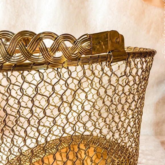 1960's French Woven Chain Link Large Brass Basket - Picture 6 of 7